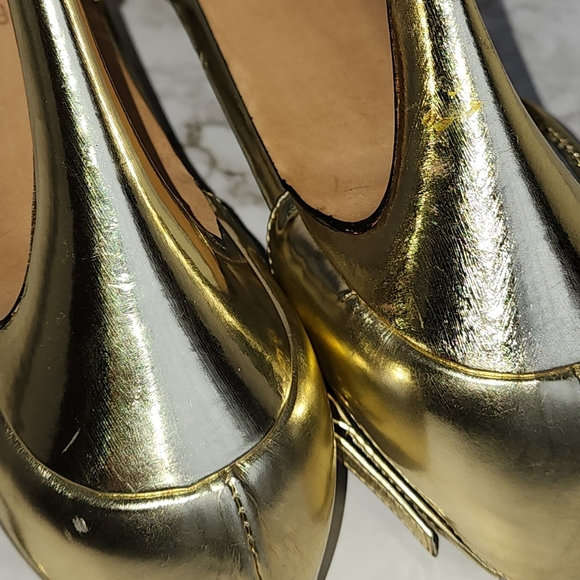 Brian Atwood. Gold Metallic Leather, T Strap Pumps Heels - Picture 15 of 16